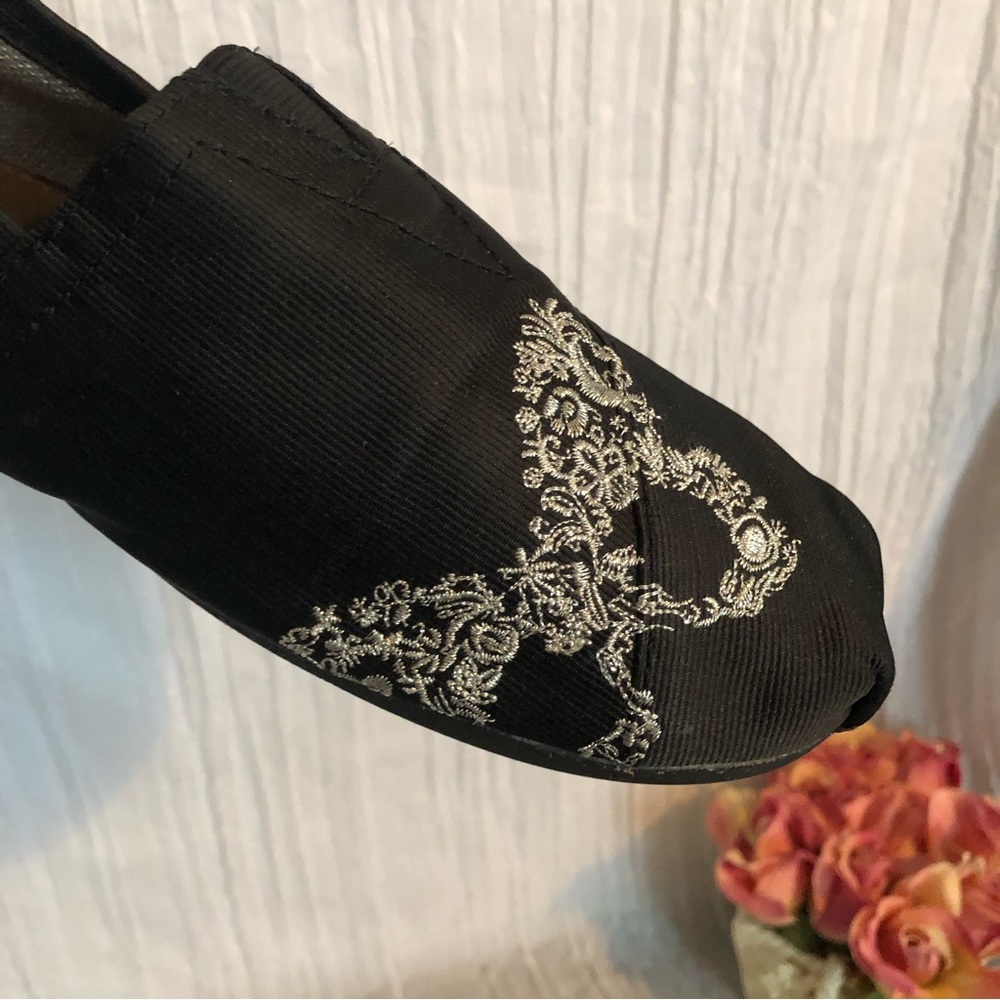 TOMS classic womans SZ 11W black with white butterfly slip ons canvas shoes - Picture 3 of 12